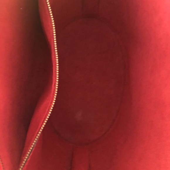 Authentic Louis Vuitton Epi St. Jacques GM. - Picture 10 of 16